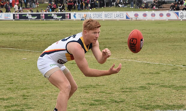 Kyle Cheney SANFL handpass 620.jpg Kyle Cheney